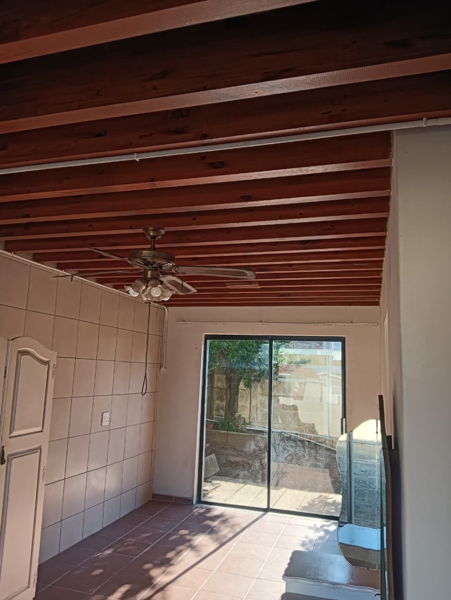 To Let 1 Bedroom Property for Rent in Sunnyridge Eastern Cape
